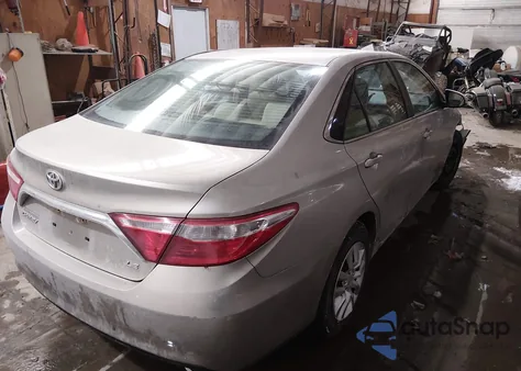 2016 Toyota Camry Le z USA, uszkodzony, nr VIN 4T1BF1FK2GU221328